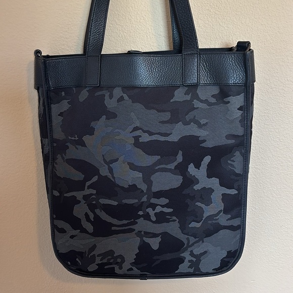 Lululemon Now and Always Tote camo 15L expandable tote bag - Picture 7 of 13